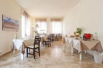 Happiness - Center Bed and breakfast *