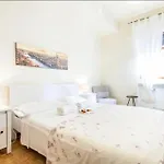 Happiness - Center Bed & Breakfast 3*