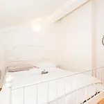 Happiness - Center Bed & Breakfast 3*