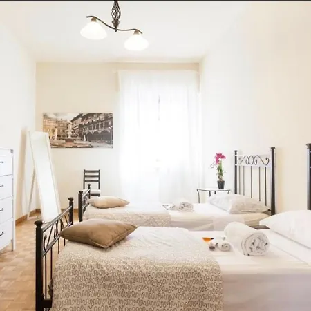 Bed & Breakfast Happiness - Center