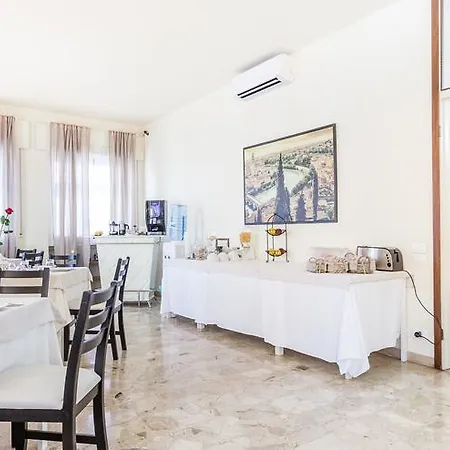 Happiness - Center Bed & Breakfast 3*