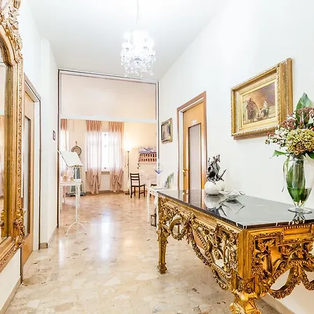 Happiness - Center Bed & Breakfast