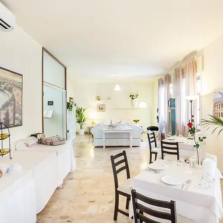 Happiness - Center Bed & Breakfast