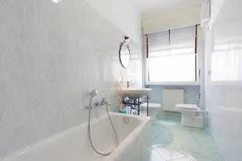 Happiness - Center Bed & Breakfast 3*