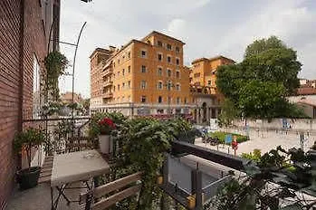 Happiness - Center Bed & Breakfast