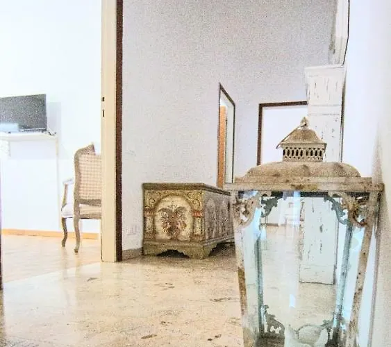 Bed & Breakfast Happiness - Center