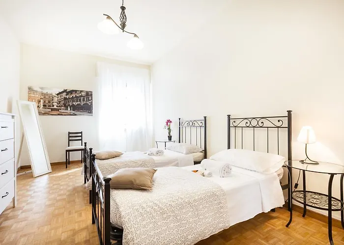 Bed & Breakfast Happiness - Center