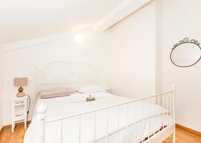 Happiness - Center Bed & Breakfast 3*