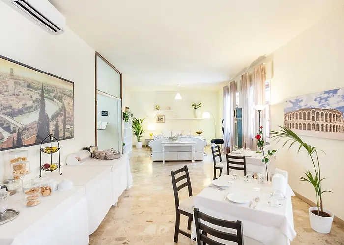 Happiness - Center Bed & Breakfast