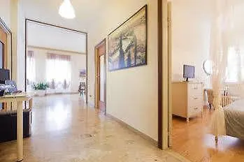 Happiness - Center Bed & Breakfast 3*