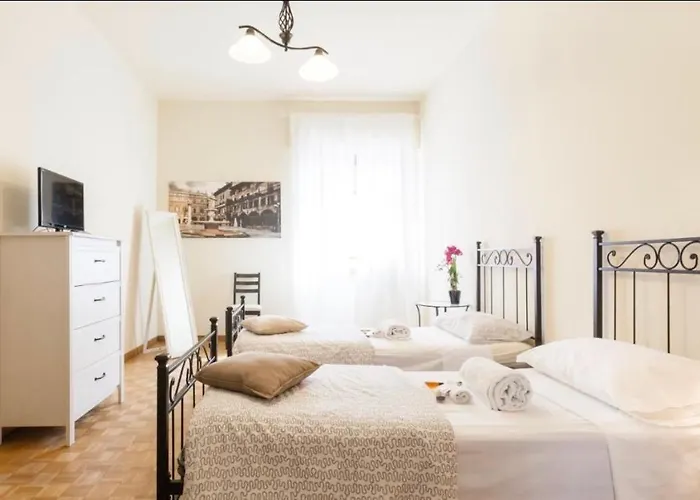 Bed & Breakfast Happiness - Center